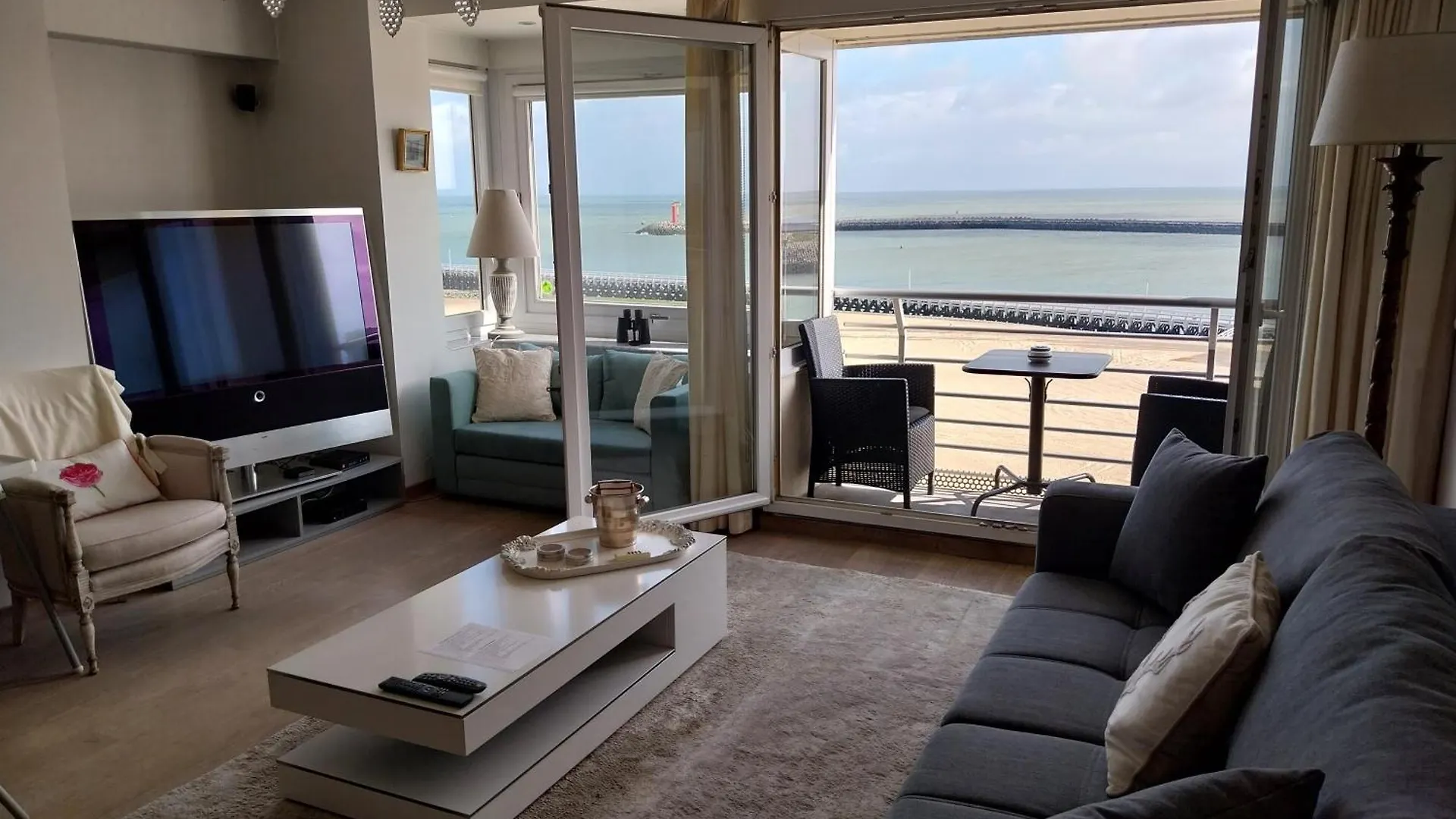 @ Jacques Seaview Apartment Ostend